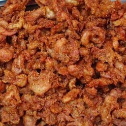 ข้าวไก่คาราอะเกะ & มาม่าต้มยำ by โย