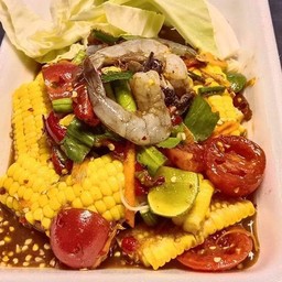 ตำข้าวโพดไข่เค็มกุ้งสด