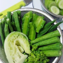 น้ำพริกเจ๊เพ็ญ