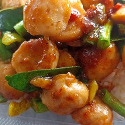 ผัดพริกแกงลูกชิ้น(ราดข้าว)