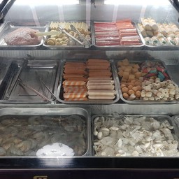 หมูกระทะบุฟเฟ่ต์ สะอาด อร่อย หลากหลายรายการให้เลือกทาน กุ้ง ปูอัด ไส้กรอก ชีส