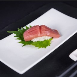 Akami Nigiri ข้าวปั้นหน้าอากามิ