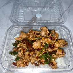 ข้าวกะเพราหมูชิ้น