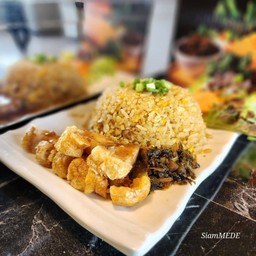 ข้าวผัดไข่-หน้าหมูกรอบสยาม