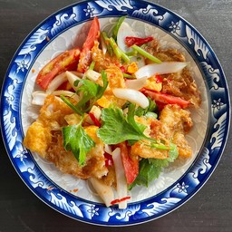 ยำไข่ดาวกรอบ