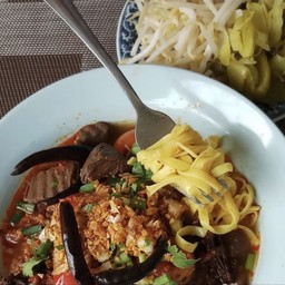 เส้นข้าวซอย น้ำเงี๊ยว