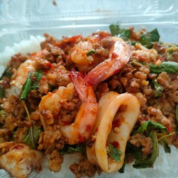 กระเพรารวม ราดข้าว