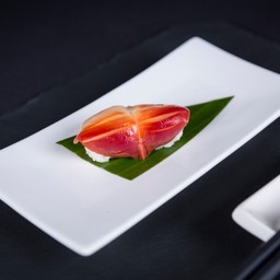 Hokkikai Nigiri ข้าวปั้นหอยปีกนก