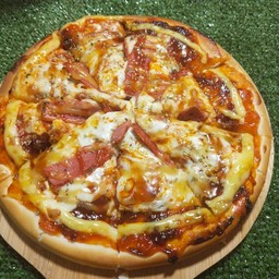 พิซซ่าหน้าพริกเผาเบคอนแฮมชีส