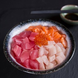 Sanbara Don ข้าวหน้าปลาดิบหั่นเต๋ารวม