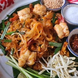 ผัดไทยกุ้งนรกแตก