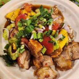 ตำข้าวโพดหมูกรอบ