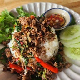 ข้าวกระเพราเนื้อโคขุนสับโบราณ