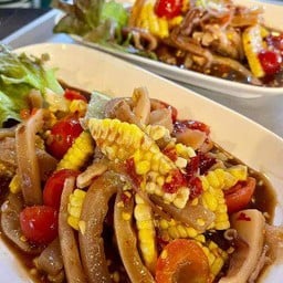 ยำปลาหมึกกรอบ