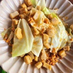 กะหล่ำปลีทอดน้ำปลากากหมู