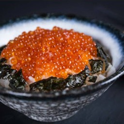 Ikura Don ข้าวหน้าไข่ปลาแซลมอน