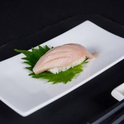 Hamachi Nigiri ข้าวปั้นหน้าฮามาจิ