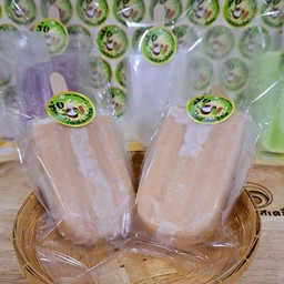 ไอติมกะทิสด by รุ่ง