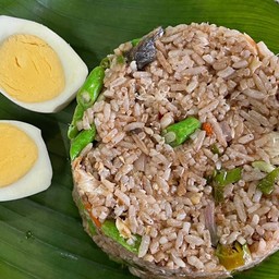 ข้าวผัดน้ำพริกปลาทูทอด