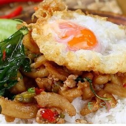 ข้าวกระเพรากากหมู+ไข่ดาว