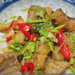 ข้าวผัดซอสพริกเผา by เฮียแบงค์ สาขา หาดใหญ่วิจเลจ -