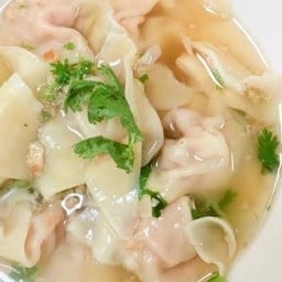 ชายสี่ บะหมี่เกี๊ยว เย็นตาโฟ