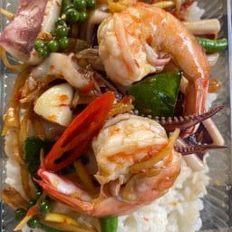 ผัดฉ่าทะเล+ไข่ดาว