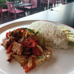 ข้าวเนื้อผัดพริกไทยดำ