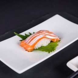 Salmon Toro Nigiri ข้าวปั้นท้องปลาแซลมอน
