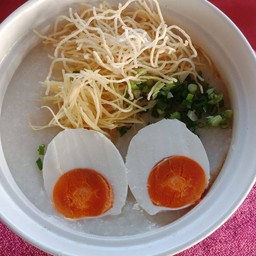 โจ๊กหมูหมี่กรอบ ไข่เค็ม