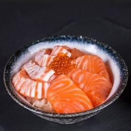 Salmon Lovely Don ข้าวหน้าแซลมอนรวม