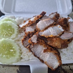 สามชั้นทอดน้ำปลาราดข้าว