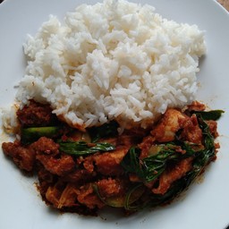 ไก่ผัดพริกแกง