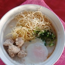 โจ๊กหมูหมี่กรอบ ไข่ลวก