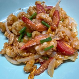 มักกะโรนีผัดซอสมะเขือเทศ