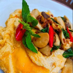 ข้าวไข่ข้น+กะเพราเห็ดออรินจิ