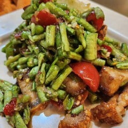 ตำถั่วหมูกรอบ