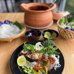 หม้อปลาร้าปลาดุก(ชุดขนมจีน+ผัก)