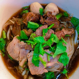 ก๋วยเตี๋ยวรวมหมู