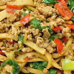 ข้าวกระเพราหน่อไม้