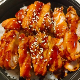 ข้าวไก่คาราเกะทอดราดซอสเกาหลี+ไข่ข้น