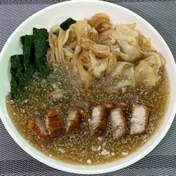 บ้านตัวหมี นครนายก (ราดหน้ายอดผัก, หมูกรอบ, อาหารตามสั่ง, กาแฟสด) นครนายก