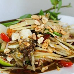 ร้านส้มตำสะพานธรรมจักร ตรงข้ามราดหน้าจิราชัย ใกล้สะพานธรรมจักร