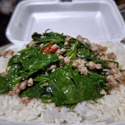 ข้าวราดผัดตำลึงหมูสับ