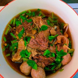 ก๋วยเตี๋ยวเนื้อตุ๋น