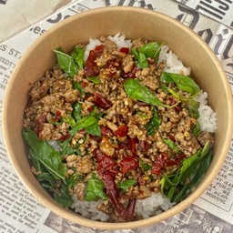 ข้าวกะเพราเนื้อสับพริกแห้ง