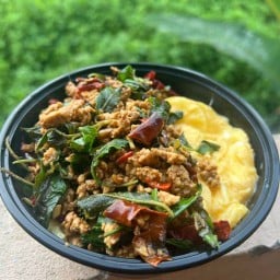 Eat egg | ข้าวไข่ข้น กะเพราพริกแห้ง