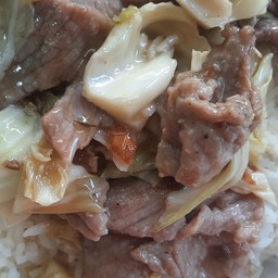 ผัดผักกระหล่ำปลีใส่หมูชิ้น