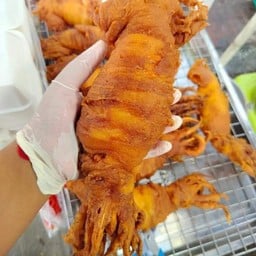 ณภีส์พัฒณ์ ลูกชิ้นทอด ประชาราษฎร์ 11