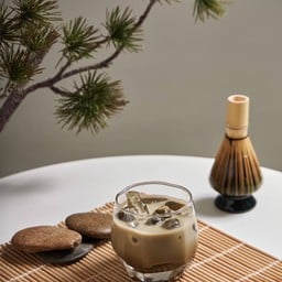 Houjicha Latte (ชาเขียวคั่วโฮจิฉะลาเต้เย็น-JAS ORGANIC)